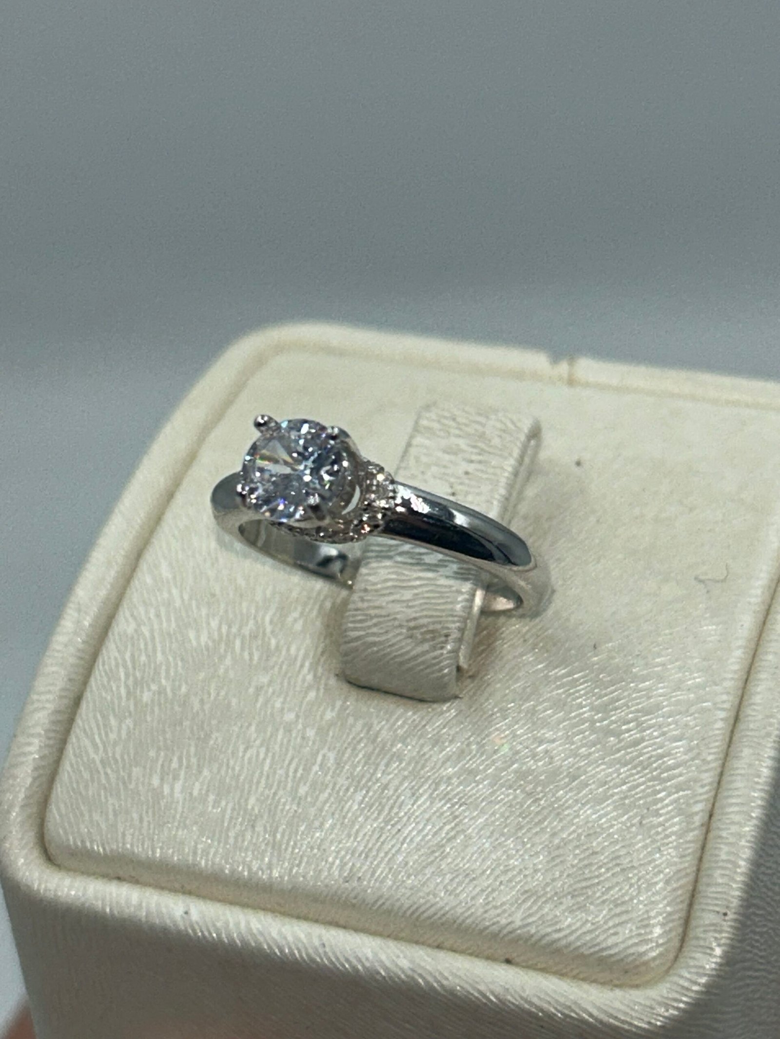 خاتم خطوبة نسائي