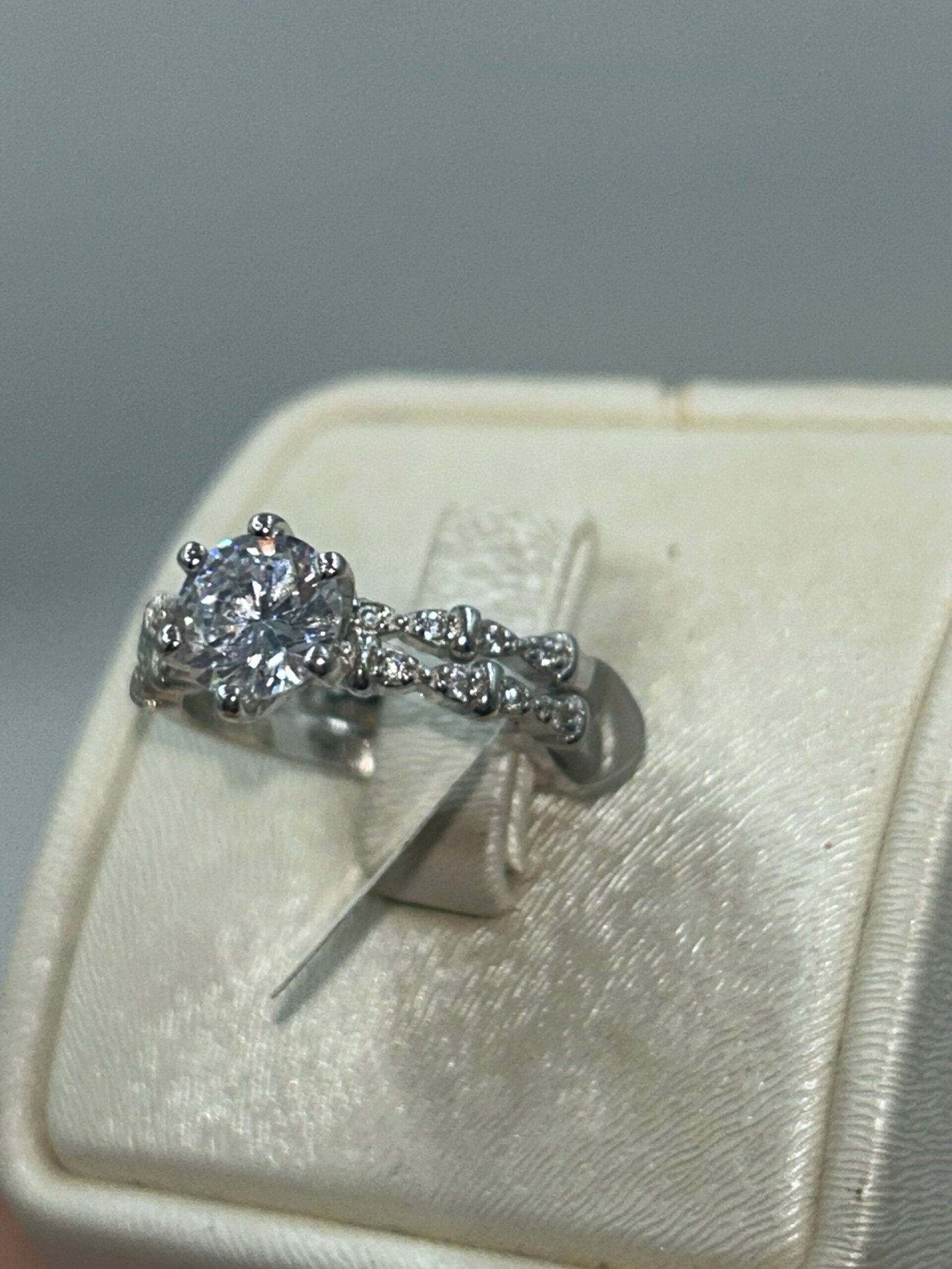 خاتم خطوبة نسائي