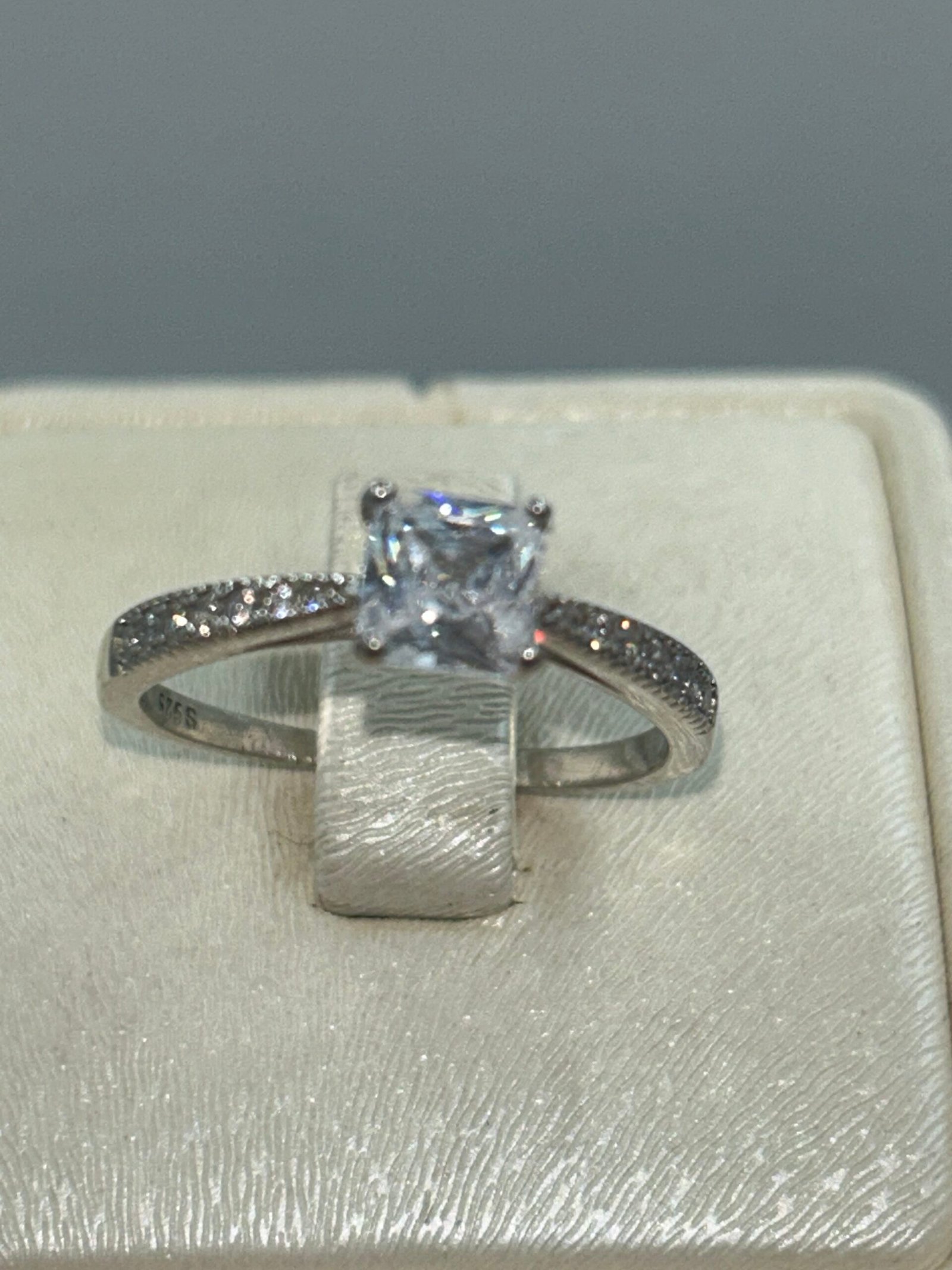 خاتم خطوبة نسائي