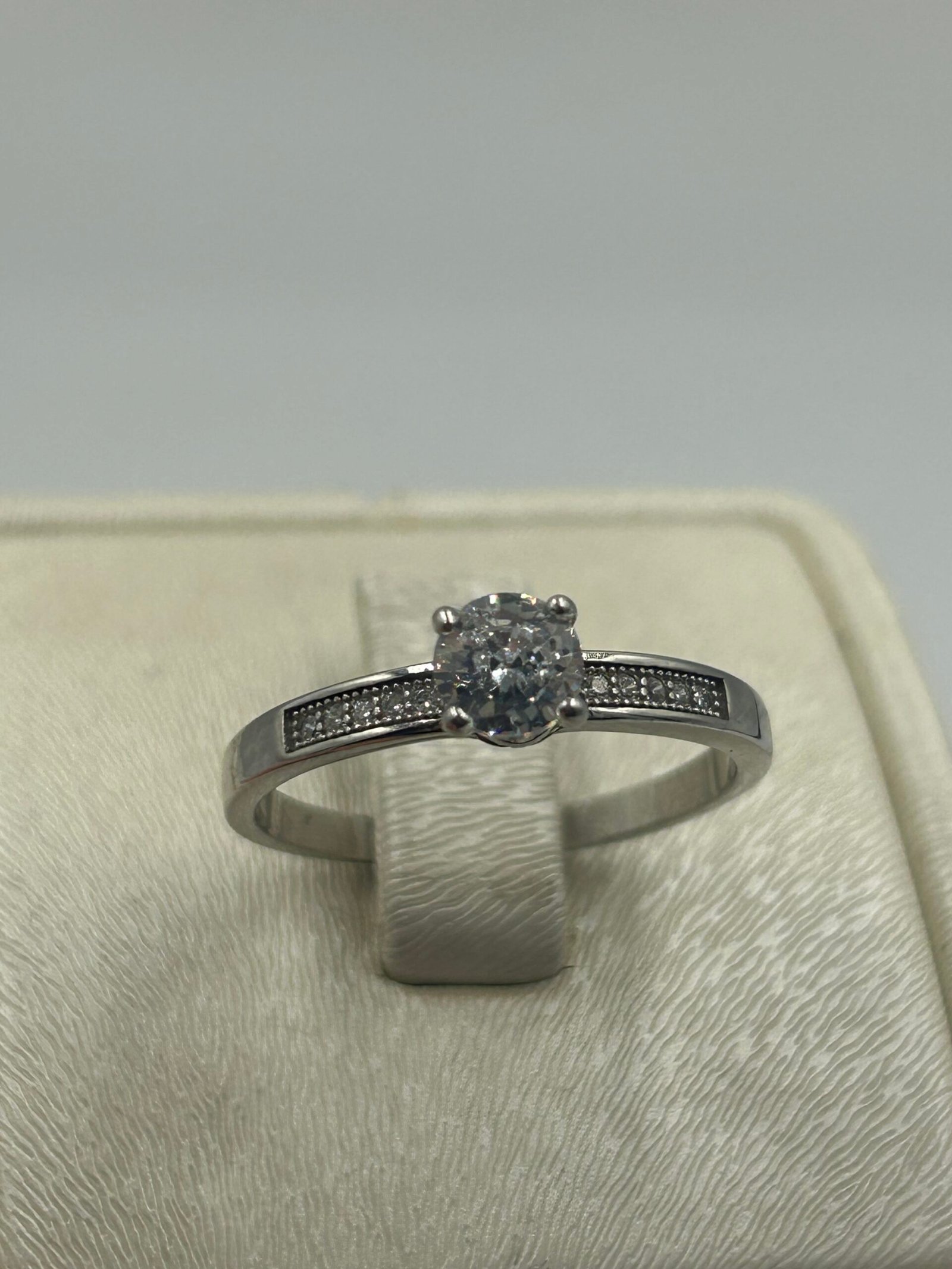 خاتم خطوبة نسائي