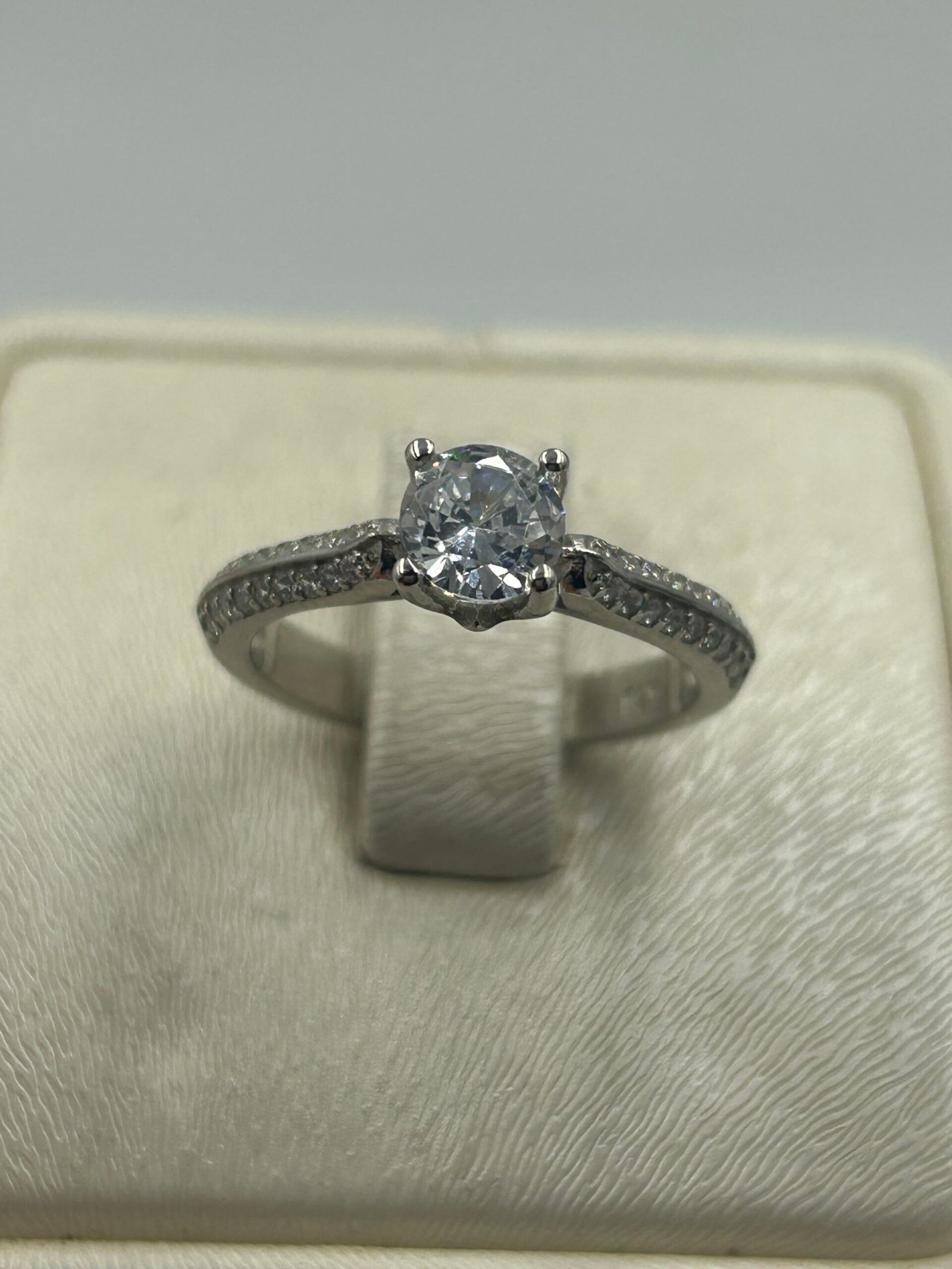 خاتم خطوبة نسائي