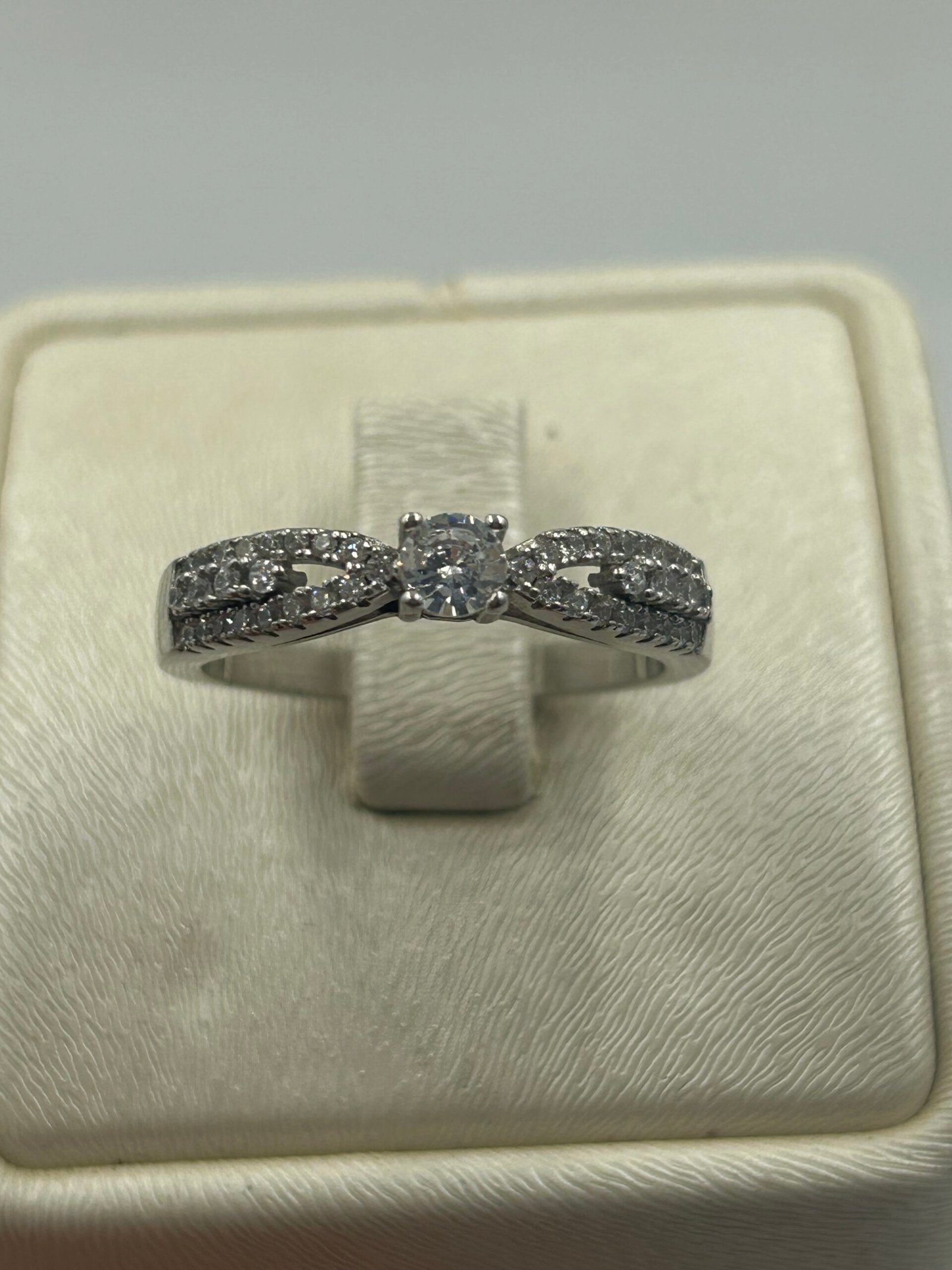 خاتم خطوبة نسائي