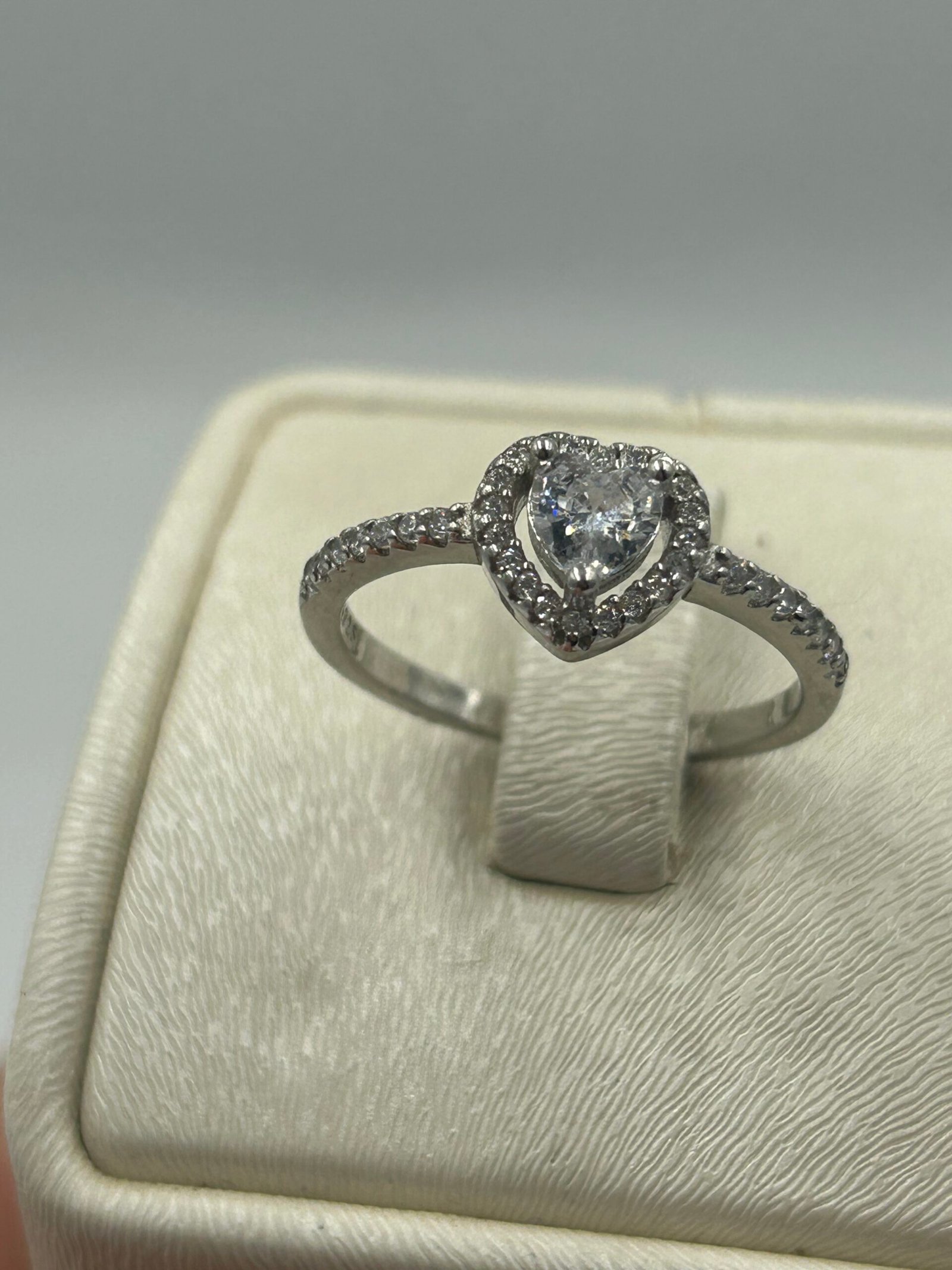 خاتم خطوبة نسائي