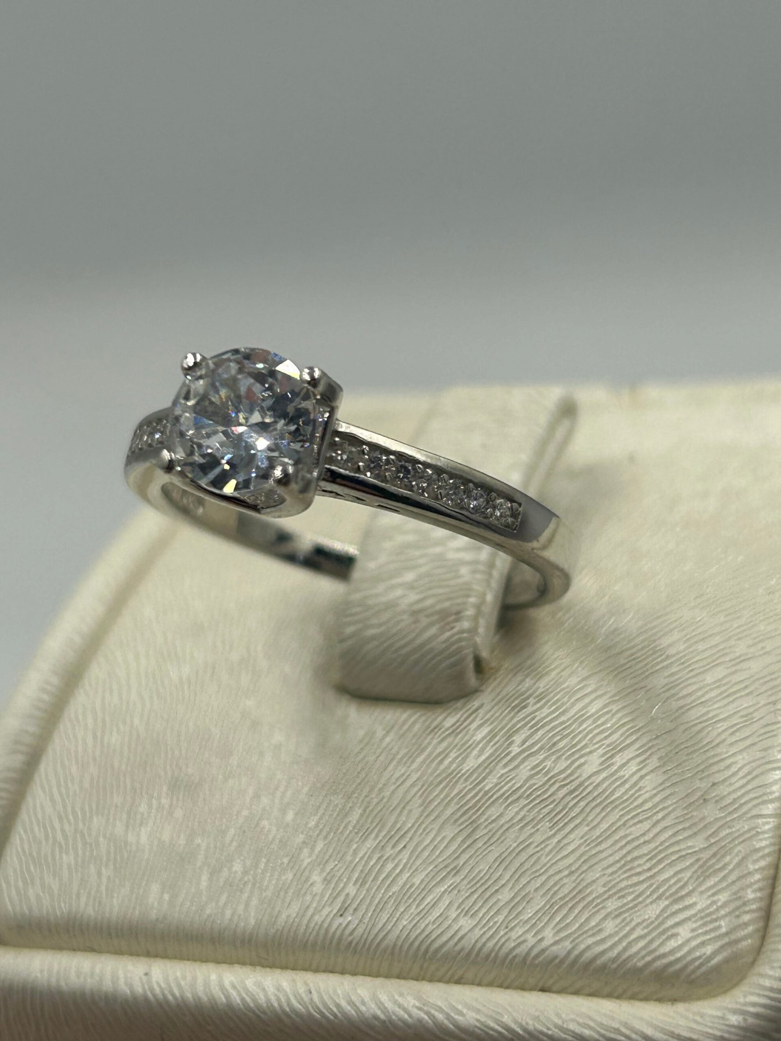 خاتم خطوبة نسائي