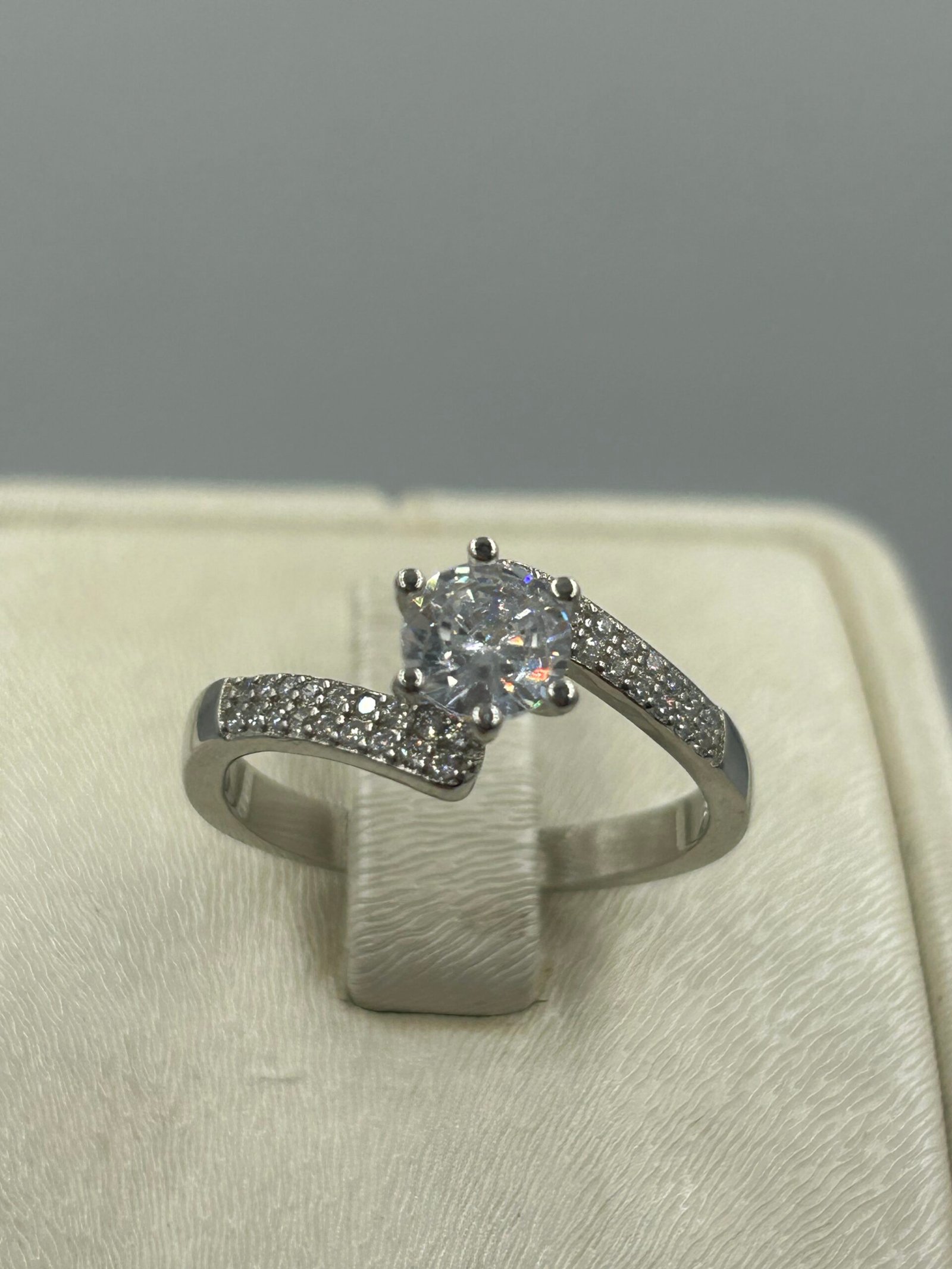 خاتم خطوبة نسائي