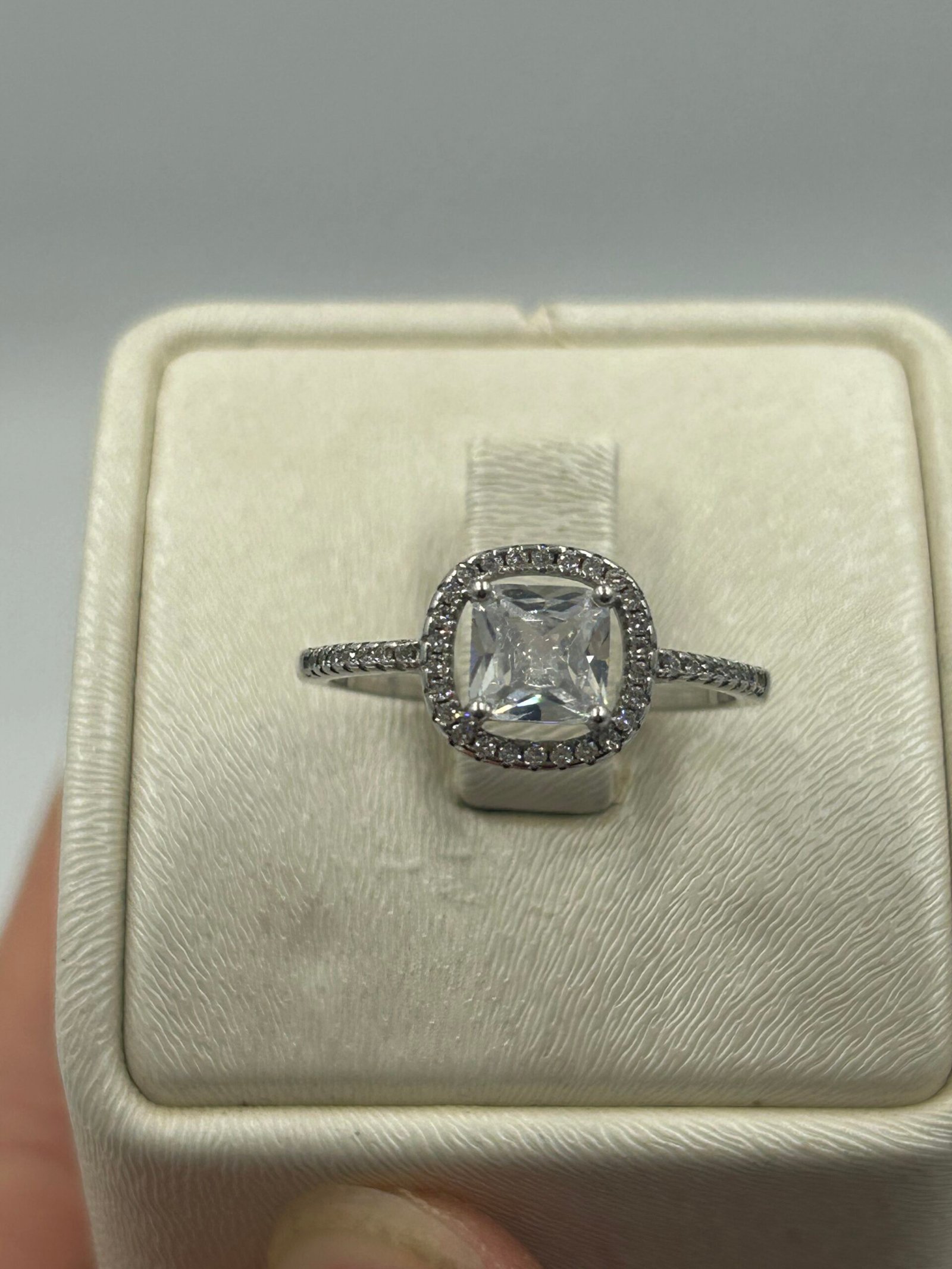 خاتم خطوبة نسائي