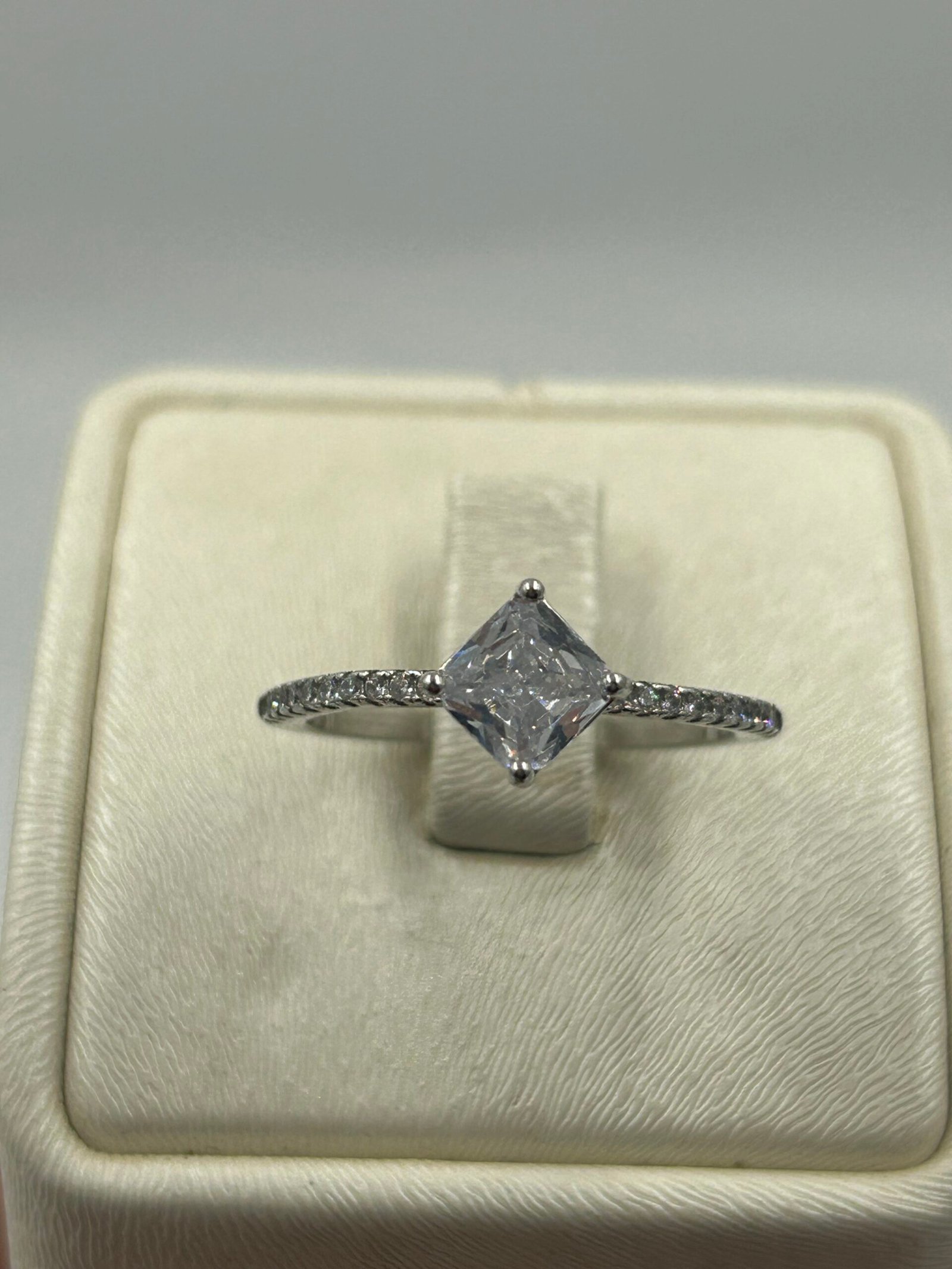 خاتم خطوبة نسائي